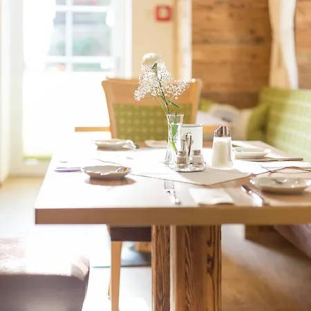 מלון Garni Gruenmoos 3*